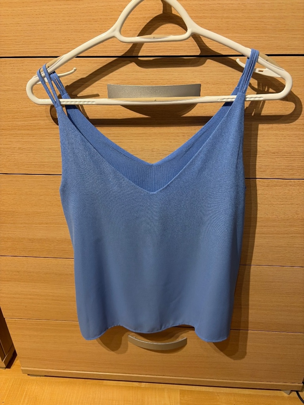 Ladies sleeveless vneck top